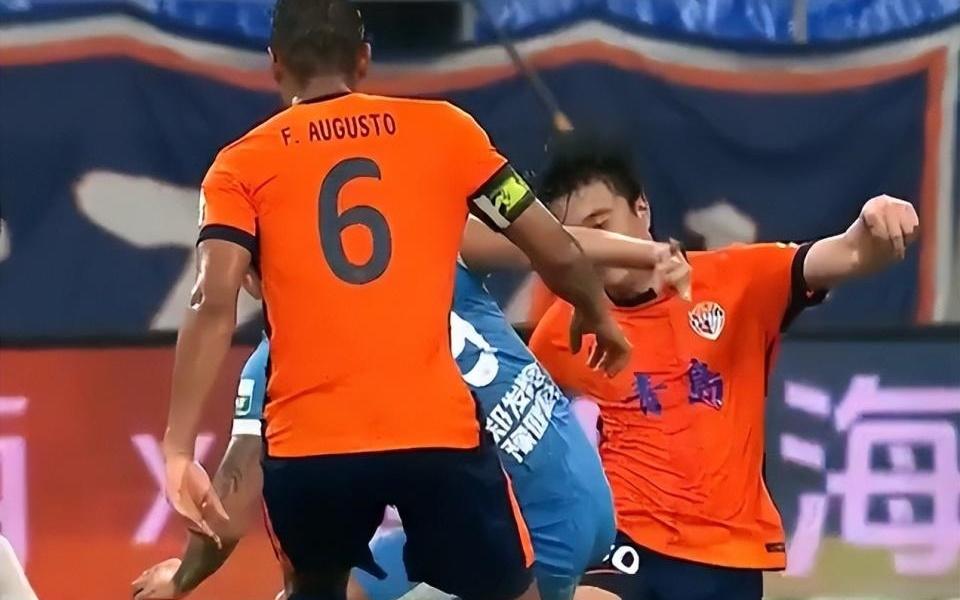 回天乏術(shù)！青島海牛主場再丟分，李霄鵬無可奈何，保級大勢已去