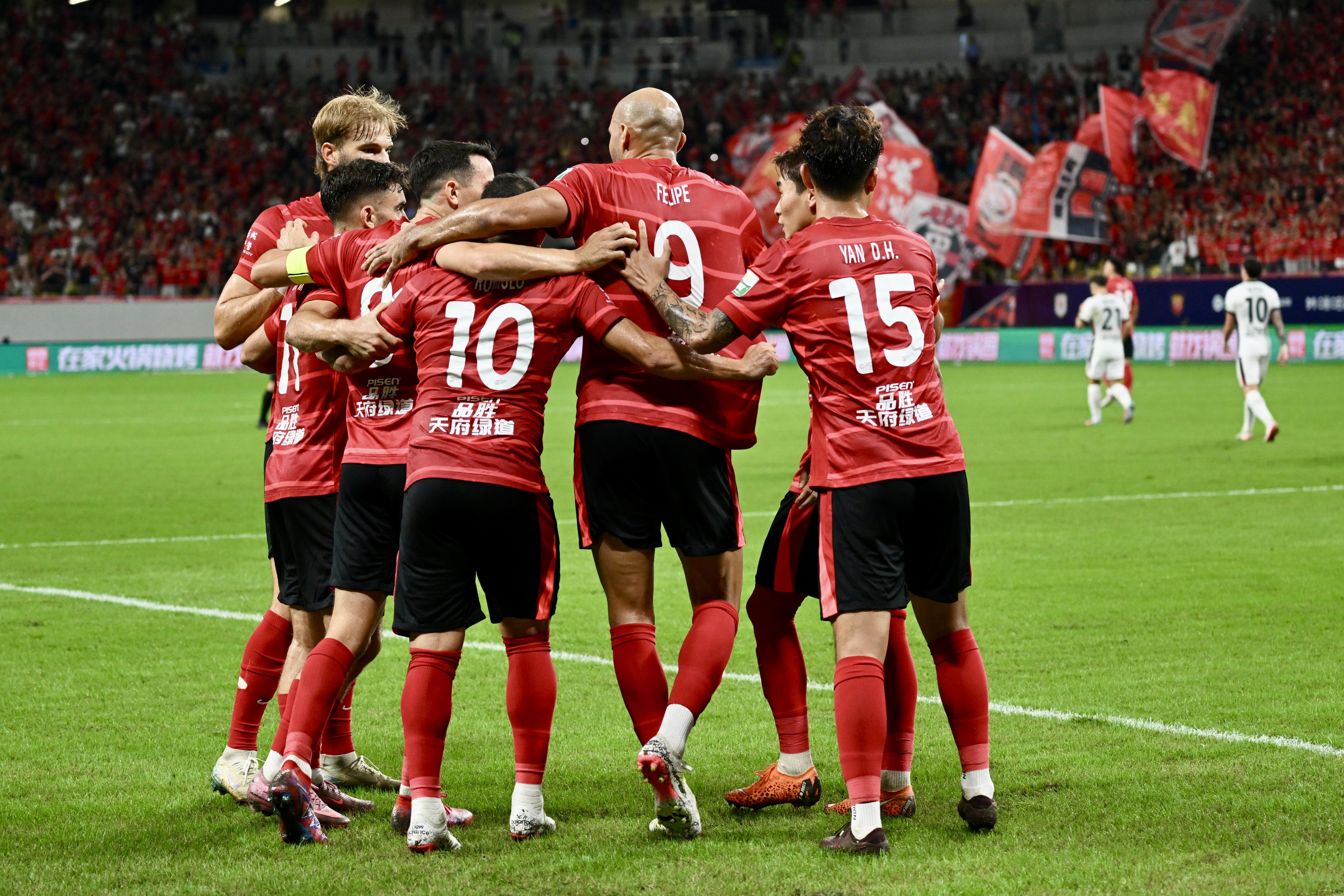 古爾芬克爾獨(dú)造三球！成都蓉城4比1大勝上海海港，暫登中超榜首