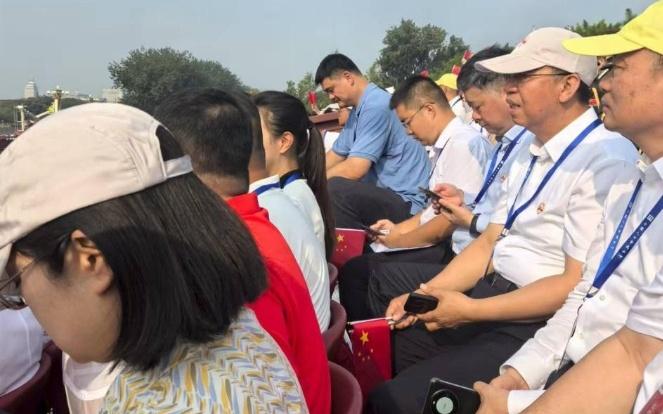 無(wú)上榮耀！姚明參加九三閱兵儀式太顯眼卸下重負(fù)他笑容多許多