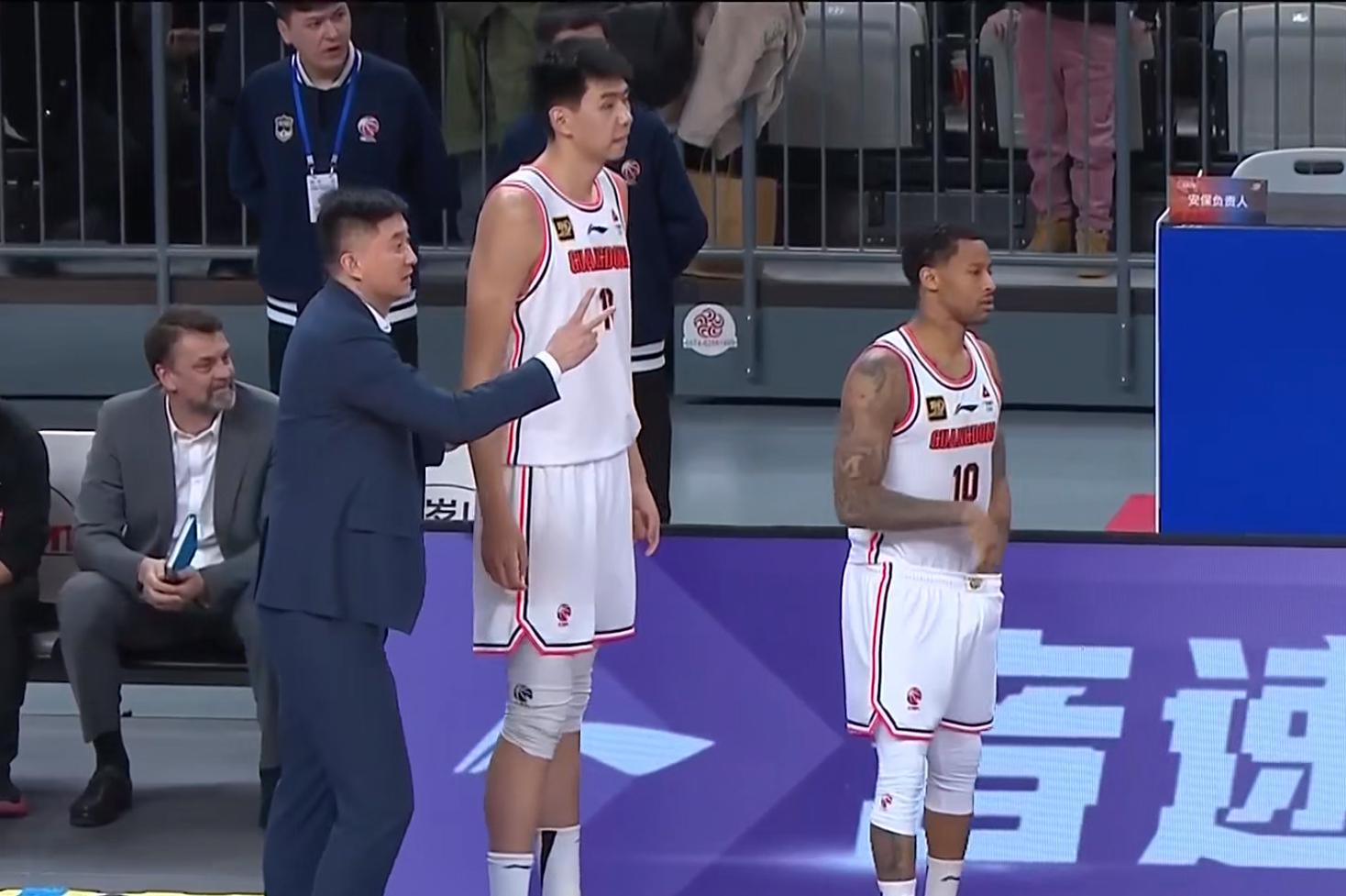 太適合廣東隊！CBA“全能中鋒”狂轟33+15，或被朱芳雨重金簽下