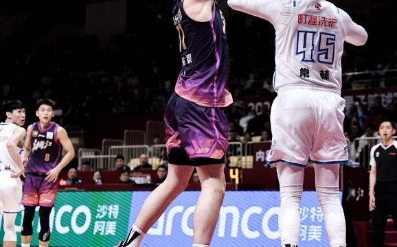 西乙首秀7+8余嘉豪談感受：和西甲前四差距不大首節(jié)完全喘不上氣