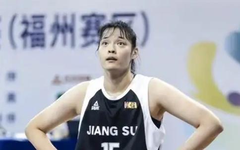 兩戰(zhàn)凈勝135分！兩米高塔穩(wěn)定發(fā)揮又冒尖26歲AMVP也難入女籃一隊(duì)