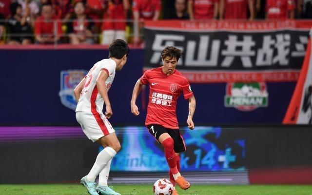 【中超】韋世豪任意球破門后傷退蓉城1比0亞泰